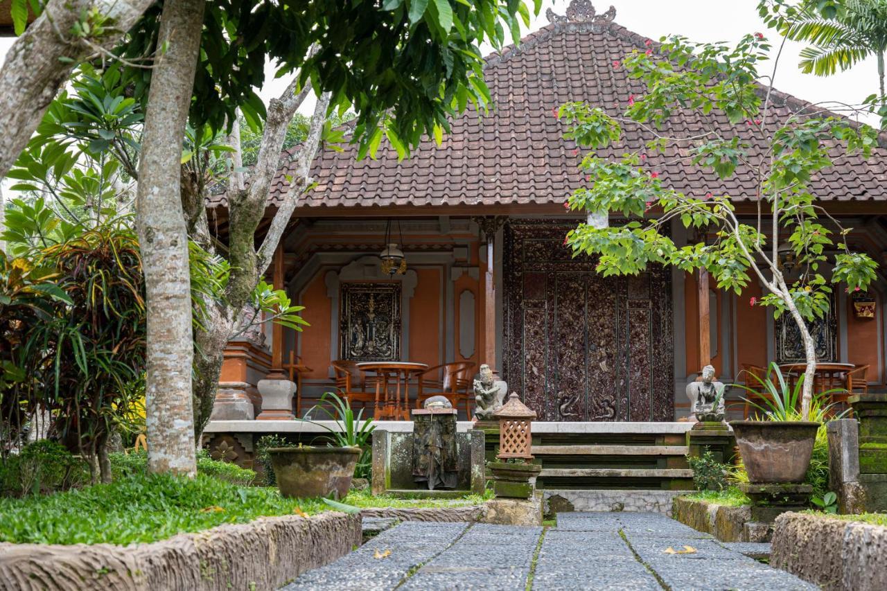 Hotel Puri Saraswati Dijiwa Ubud Esterno foto