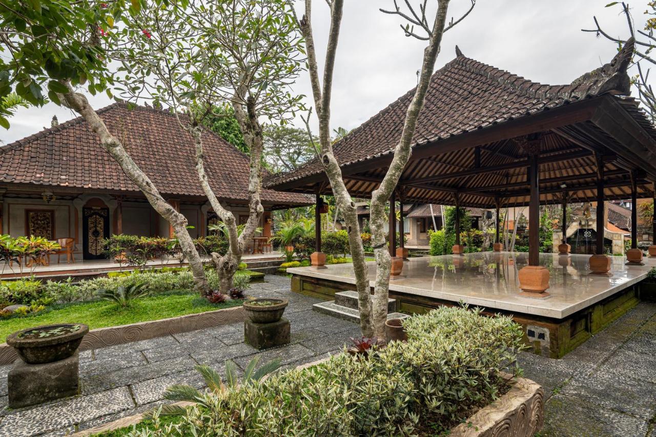 Hotel Puri Saraswati Dijiwa Ubud Esterno foto