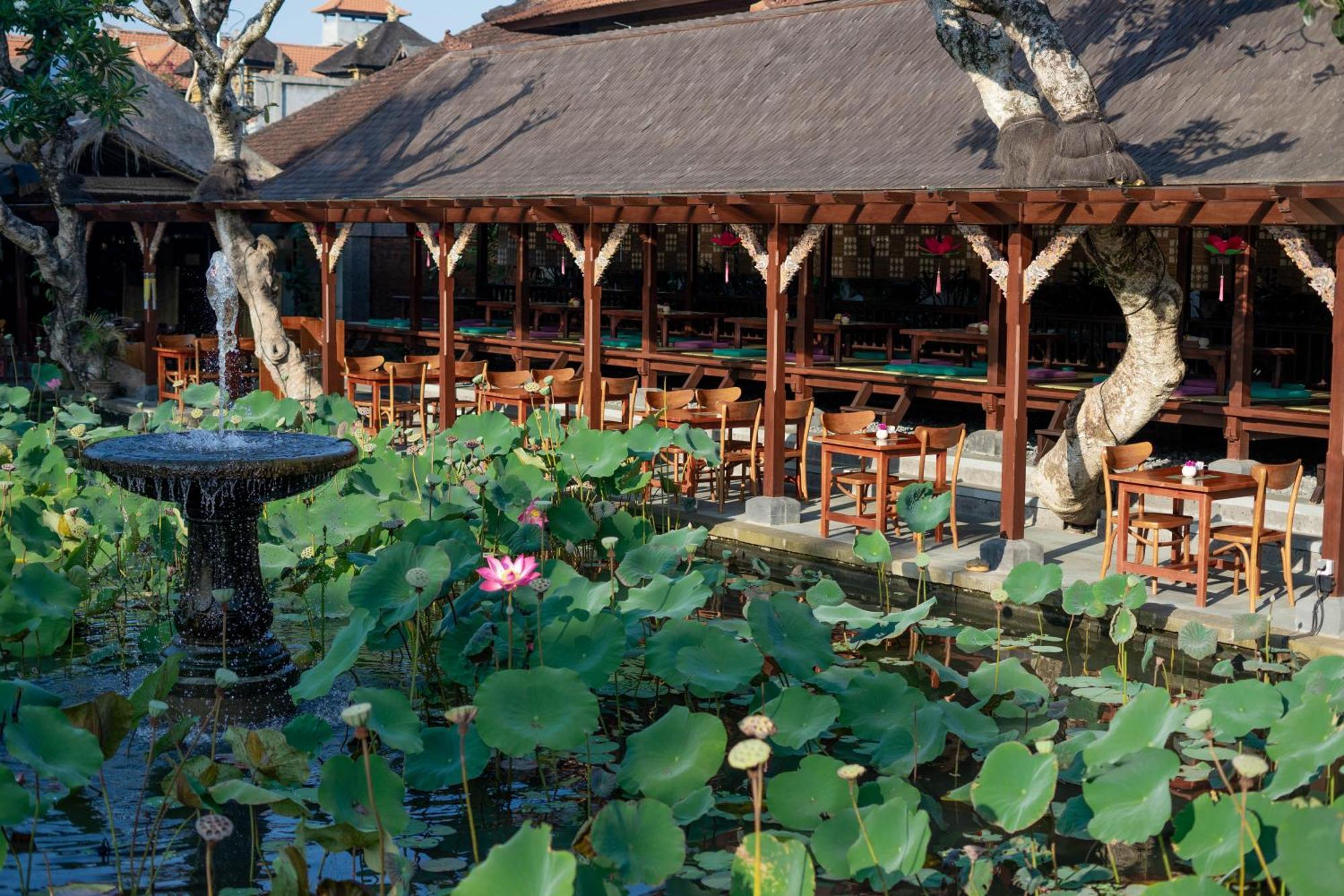 Hotel Puri Saraswati Dijiwa Ubud Esterno foto